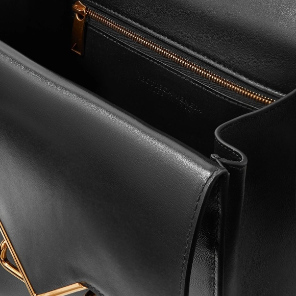 Bottega Veneta Black 'The Clip' Shoulder Bag - Picture 8 of 12